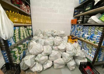 Urge local para poder retomar nuestra actividad de reparto de ropa y mejorar el reparto de alimentos