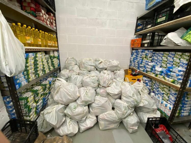 Urge local para poder retomar nuestra actividad de reparto de ropa y mejorar el reparto de alimentos